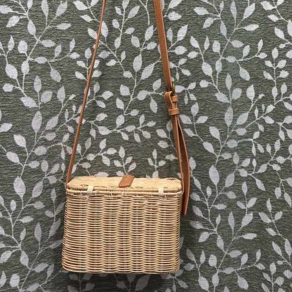Universal Thread Tan Wicker Crossbody Handbag With Faux Leather Strap - Picture 8 of 11